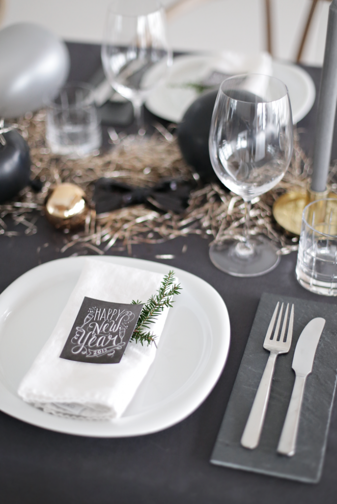 Table-setting-New-Year